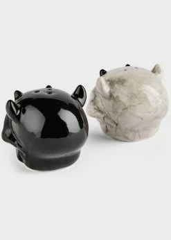 Killstar Styx Ashmedai Skull Pepper & Salt Shaker Set Black -succubu shop killstar KSRA006640 styx pepper salt set blk 3 1024x1024